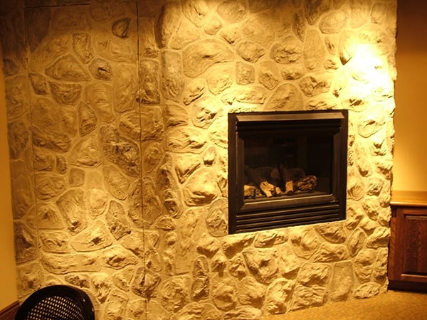 You can easily see the 'hidden' doorway in this picture.